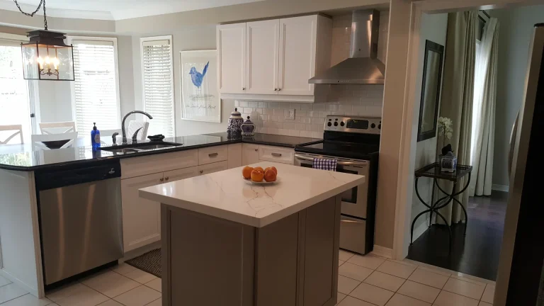 Two-tone kitchen remodeling in the Millcroft Burlington area featuring white and gray stone smooth-surface doors.